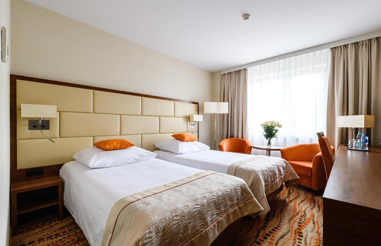 Hotel Boss Warsawa Bagian luar foto