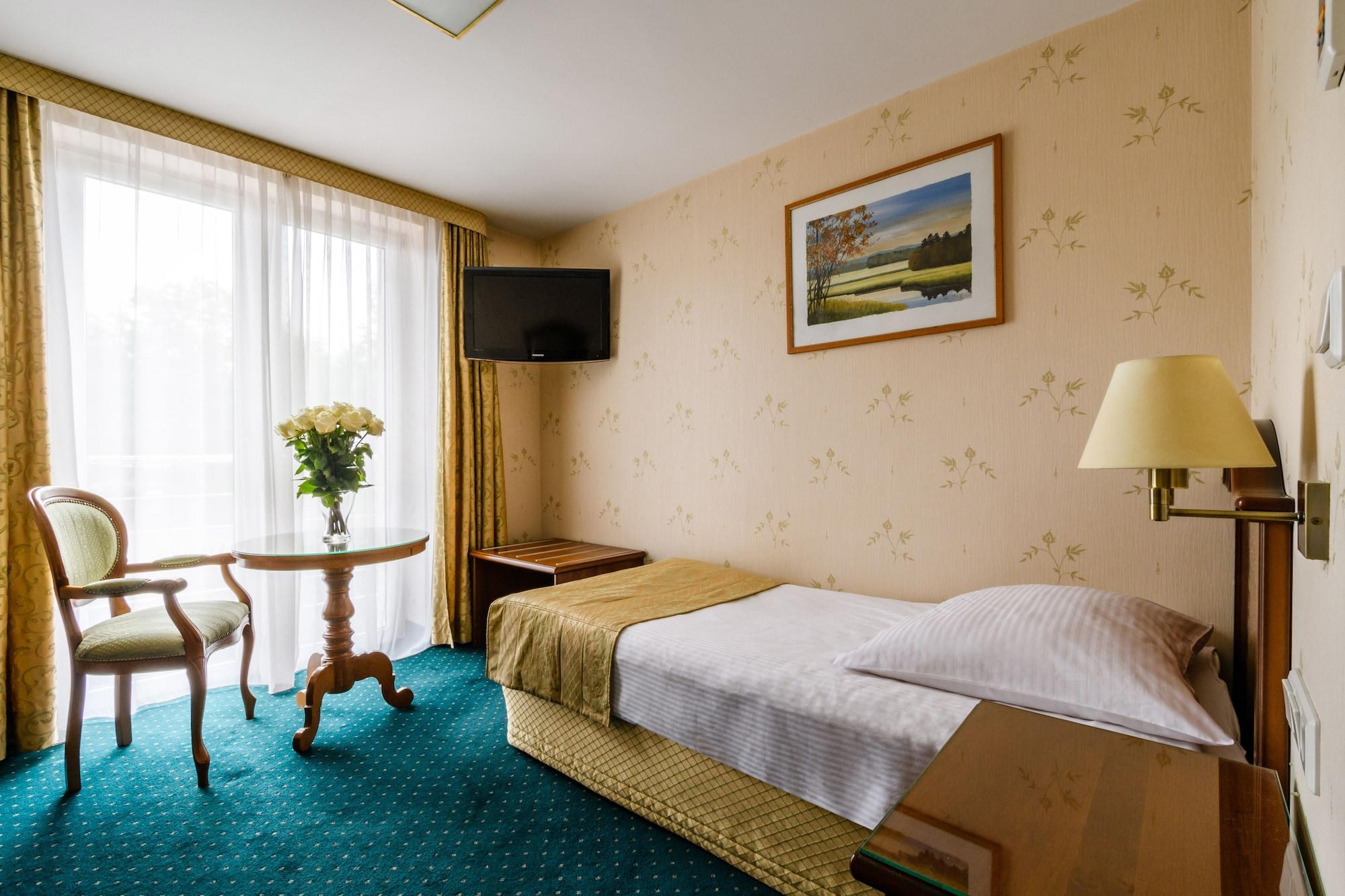 Hotel Boss Warsawa Bagian luar foto