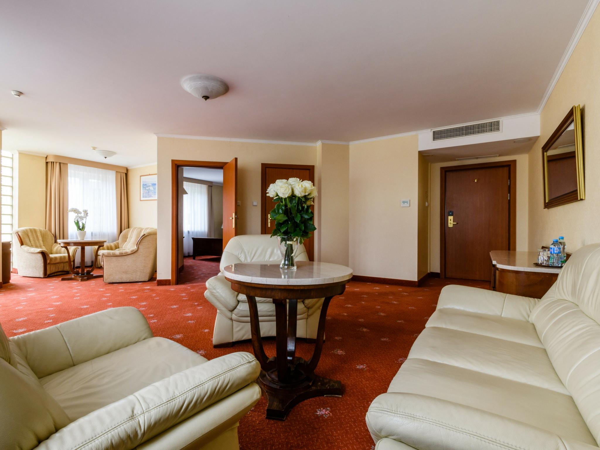 Hotel Boss Warsawa Bagian luar foto