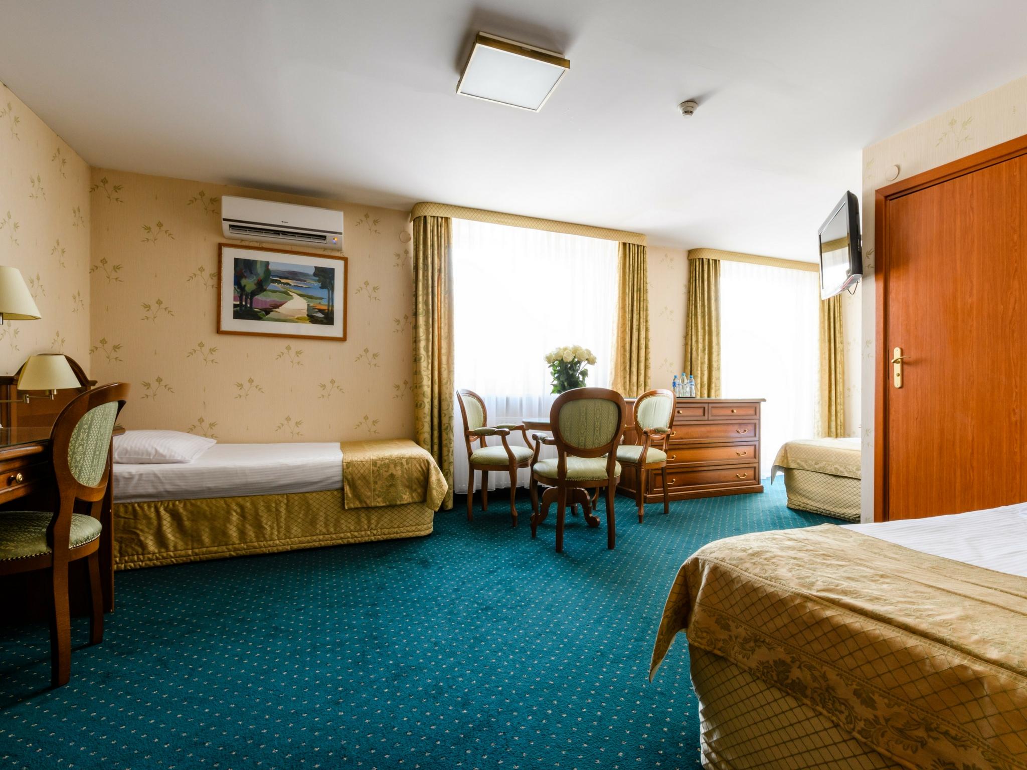 Hotel Boss Warsawa Bagian luar foto