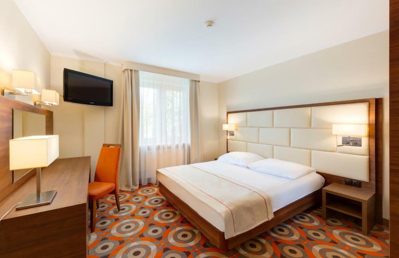 Hotel Boss Warsawa Bagian luar foto